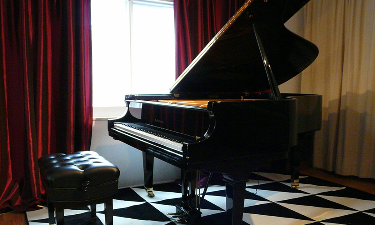 Piano Studio Montreal.